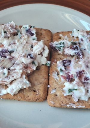 Una foto de Dips de queso crema con nueces y almendras