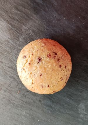 Una foto de Cookies o galletas de mantequilla con harina de garbanzo y trocitos de chocolate negro puro