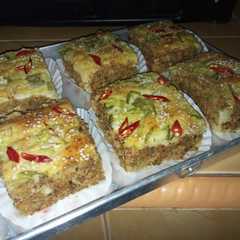 A picture of Roti berlapis abon.