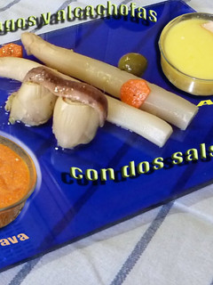 Una foto de Espárragos y alcachofas