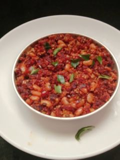 பீட்ரூட் வெள்ளை காராமணி பொரியல். (Beetroot vellai kaaramani poriyal recipe in tamil) செய்முறை முக்கிய புகைப்படம்