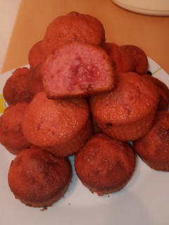 Una foto de Magdalenas caseras rellenas de fresa en robot MC