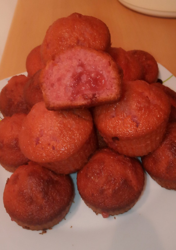Una foto de Magdalenas caseras rellenas de fresa en robot MC