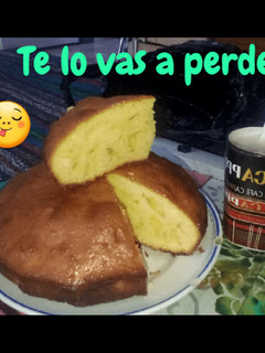 Una foto de Bizcochuelo casero de limón 🍋