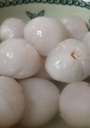 Hình của món Vải ngâm đường phèn.