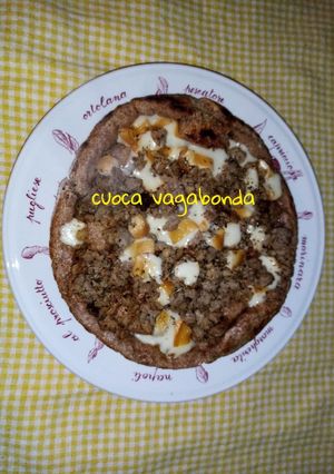Foto di Pizza con Farina Integrale Salsiccia e Provola