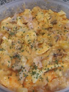 Una foto de Ensalada de patatas cocidas con mejillones y atún