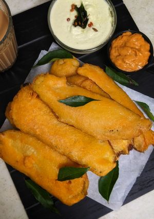 A picture of Vazhakkai (Raw Banana) Bajji / Plantain Fritters.