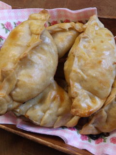 Una foto de Empanadas muy fáciles de pollo al horno