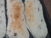 Una foto de pan casero con grasa