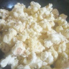 How to flavour your plain popcorn A picture of How to flavour your plain popcorn.