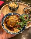 Hột vịt lộn xào me