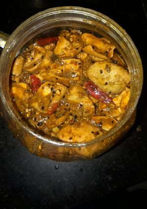 आम का अचार (Aam ka achar recipe in Hindi) रेसिपी मुख्य फोटो