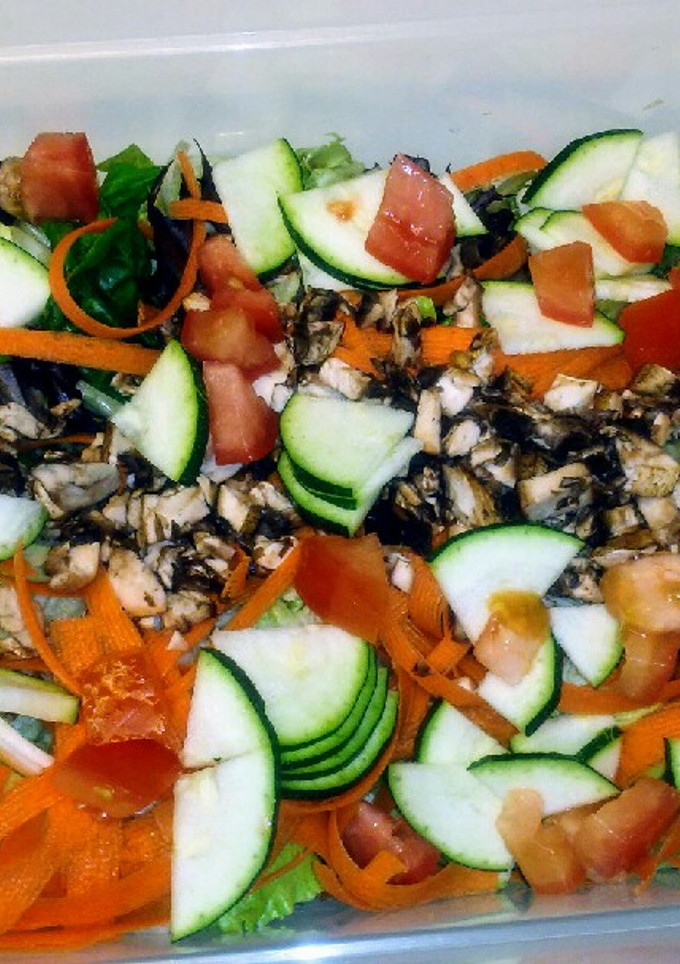 A picture of Yummy Salad.
