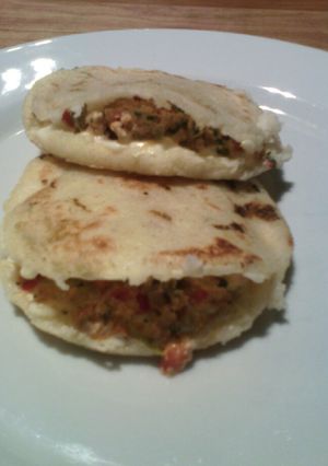 Una foto de Arepas con Huevos Revueltos