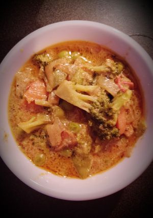 A picture of Thai curry in my way.