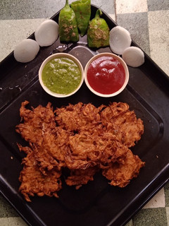 ઓનીયન પકોડા (Onion Pakoda Recipe In Gujarati) રેસીપી મુખ્ય ફોટો