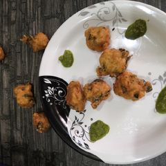 A picture of Farali pakode.
