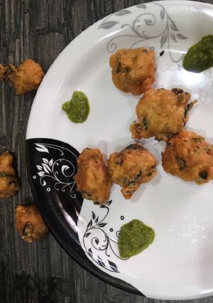 A picture of Farali pakode.