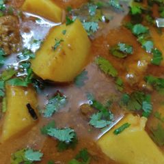 A picture of Aloo gosht.