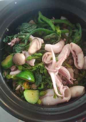 Hình của món Mực xào nấm đọt bí.