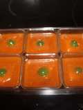Flanes de gazpacho con leche condensada