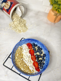 A picture of Fruity oatmeal.