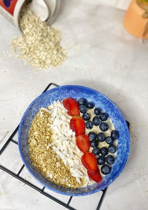 A picture of Fruity oatmeal.