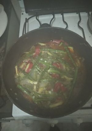 Una foto de Revuelto vegan de espárragos y verduras 🎉🏆