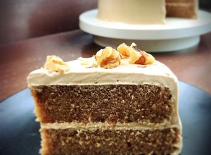 รูปของ Coffee Walnut Layer Cake : เค้กกาแฟวอลนัต