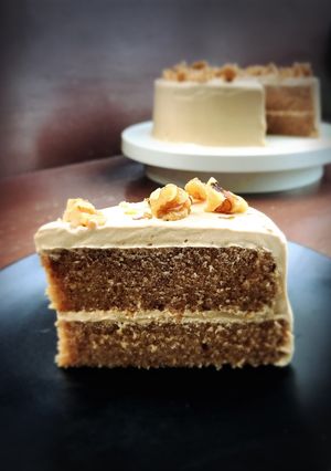 รูปของ Coffee Walnut Layer Cake : เค้กกาแฟวอลนัต