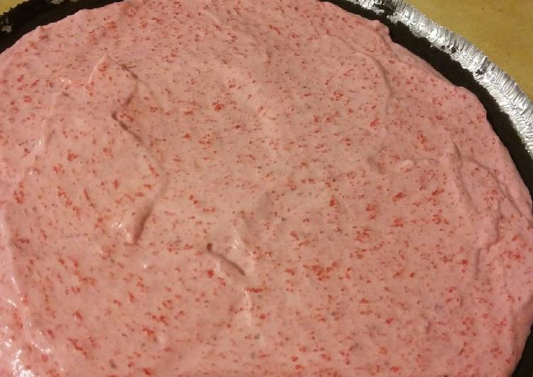 Simple Way to Prepare Homemade No Bake Strawberry Mousse Pie