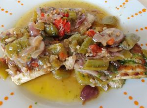 Foto principal de Llampuga o Pez Limón, en salsa de verduras mediterráneas