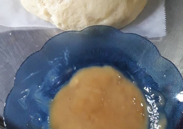 Tumbung basarikaya (roti kukus + sarikaya)