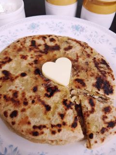 आलू के पराठे (Aloo ke parathe recipe in Hindi) रेसिपी मुख्य फोटो