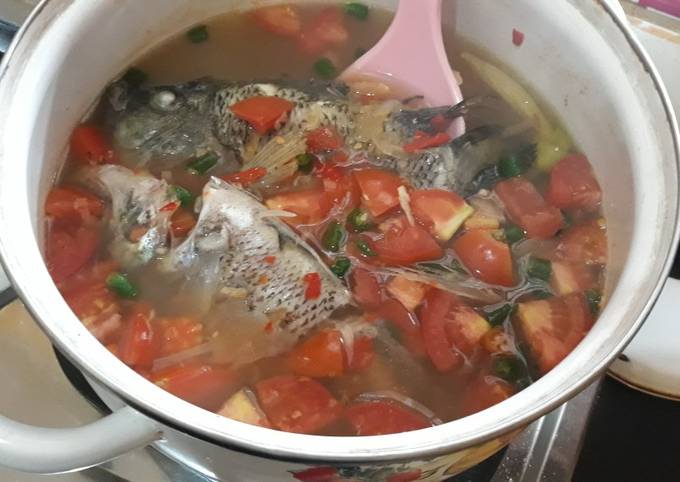 Sop ikan asem pedes