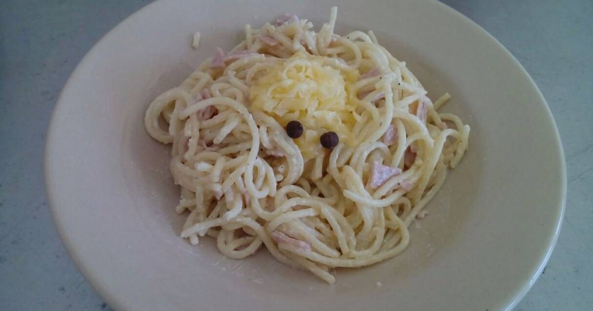 Espaguetis con pollo y crema de