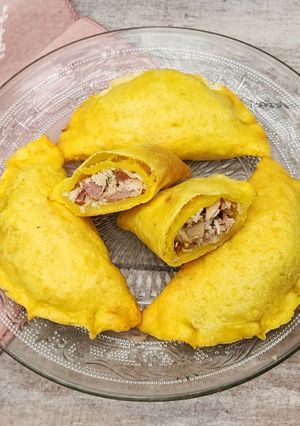 Una foto de 🥟🍗🥓🍄‍🟫Empanadas de pollo desmechado, panceta, verdeo y champiñones 🍄‍🟫 🥓🍗🥟Masa de papa