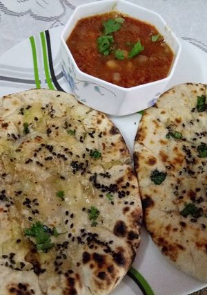 A picture of Amritsari aloo kulche.