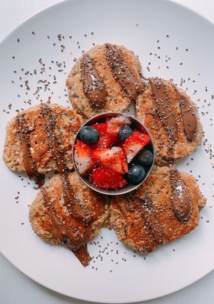 Una foto de Tortitas veganas de avena, nueces y plátano