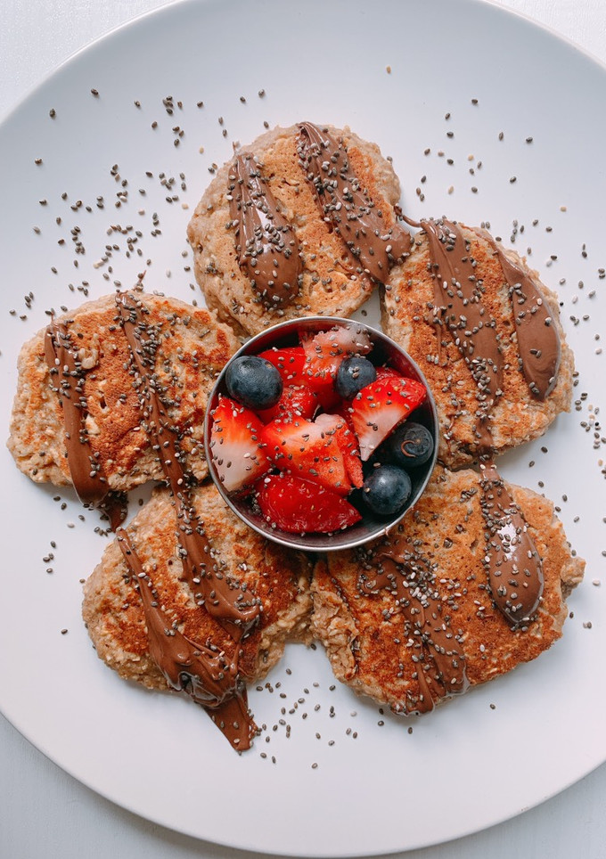 Una foto de Tortitas veganas de avena, nueces y plátano