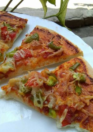 A picture of Homemade Veg Pizza.