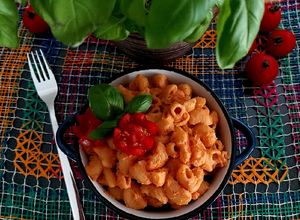 Una foto de Pasta en salsa cremosa vegana de tomates cherry y chipotle