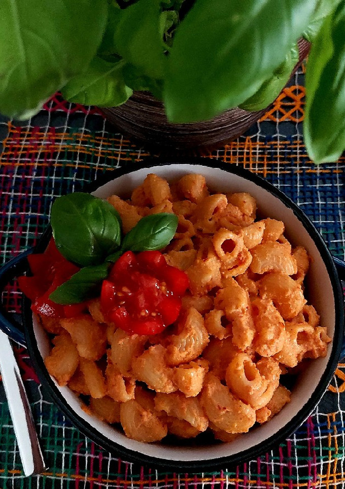 Una foto de Pasta en salsa cremosa vegana de tomates cherry y chipotle