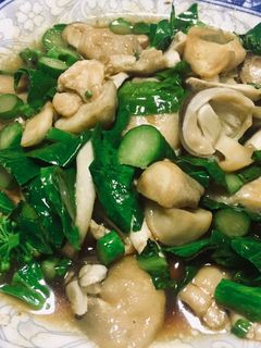 รูปของ เห็ดฟางผัดคะน้าฮ่องกง(ผักเหลือจากเส้นใหญ่ผัดซีอิ๊ว)