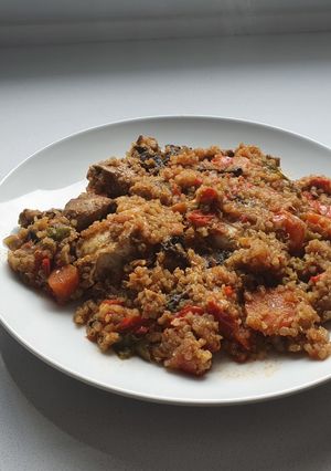 Una foto de Verduritas con quinoa y huevo. Olla GM