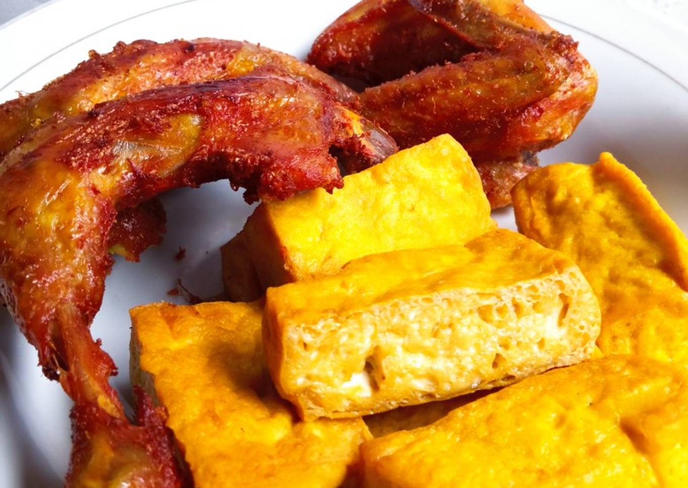 Ayam goreng dan tahu ungkep bumbu sederhana