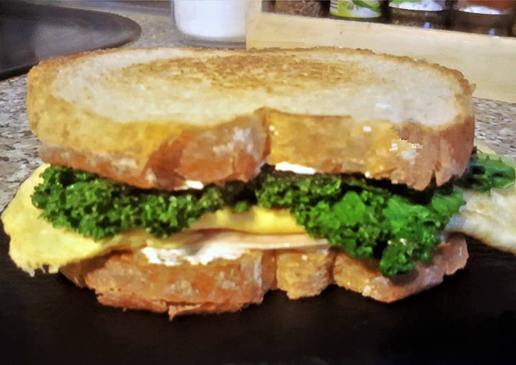 Sándwich de pechuga de pavo, tortilla y Kale