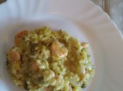 Una foto de risotto de camarones