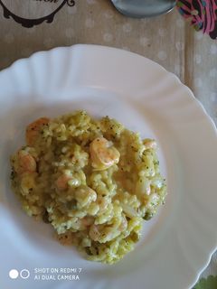 Una foto de Risotto de langostinos y camarones al cilantro😋